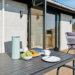 Yari - 50m From The Sea By Interhome